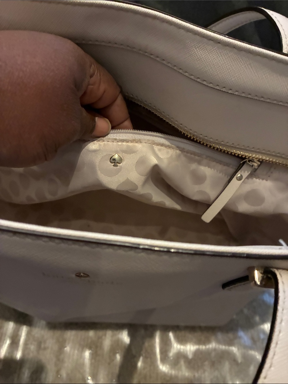 kate spade blush pink tote with gold logo call out peeling on handles - Picture 9 of 9